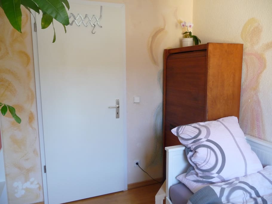Privatzimmer (Schrank ist nicht für Gäste benutzbar) - Private Room (cupboard not usable for guests)