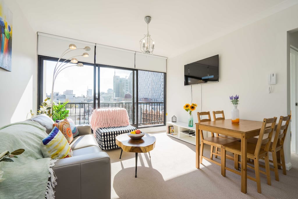 Modern and newly renovated, this relatively spacious one bedroom apartment boasts a central location and views of Sydney down town.