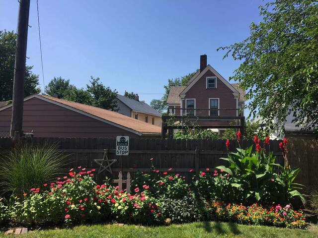 2 bedroom flat in the heart of Gordon Square.