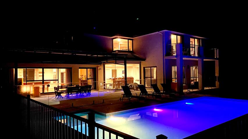 Secluded luxurious escape one hour from the CBD gallery image 3