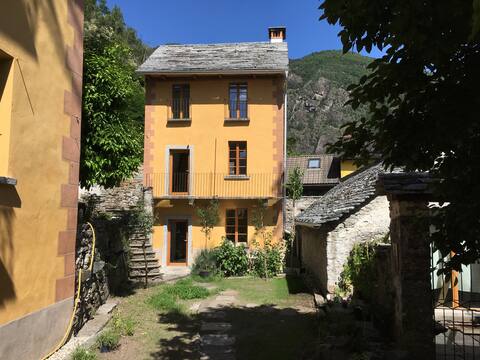 ♥ Romantic cottage in the historic center of Tegna  ☼