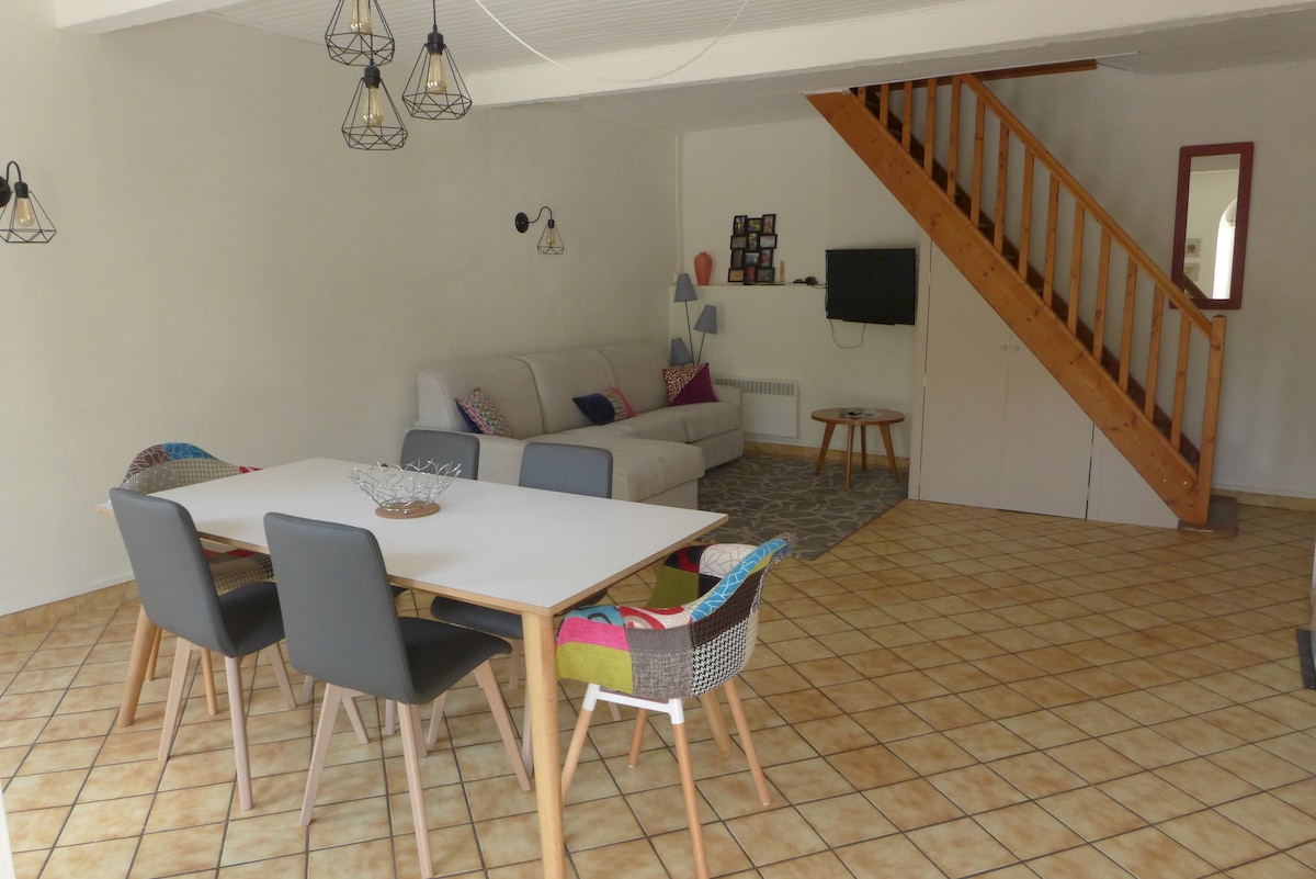 Proprietà Airbnb di successo: Die: south-facing apartment, cathedral view. a Die