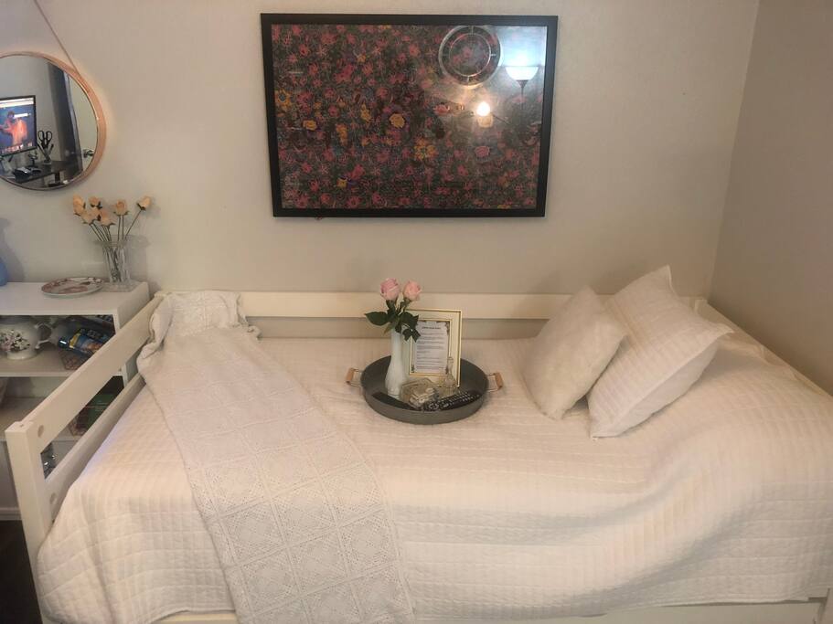 Freshly bleached and softened sheets for each bed! Both beds are Serta brand and comfortable! Fresh flowers and candy with WiFi password! Tons of amenities in the night stand!