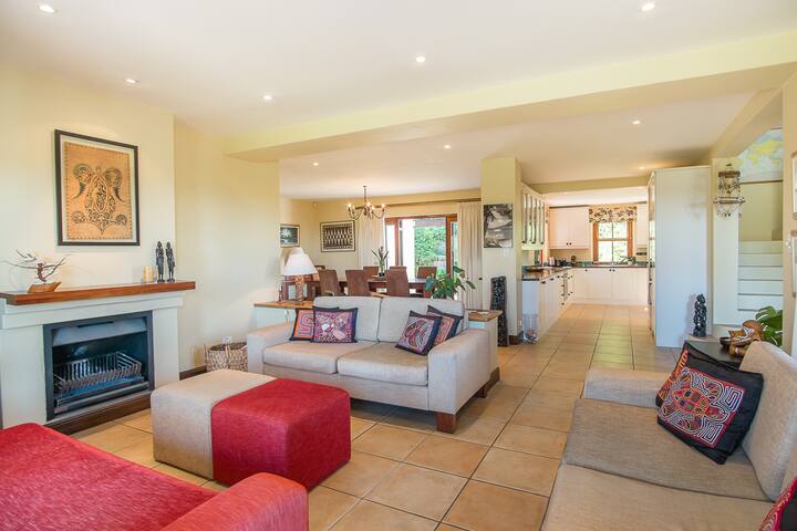 Beautiful Family Home overlooking the Sea gallery image 4