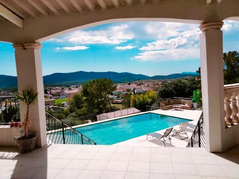 Exceptional Ark Villa: Quiet and Sublime View