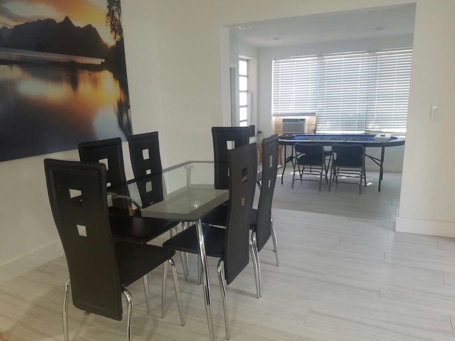 Comedor y sala de juegos