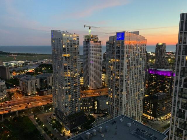 Luxurious Toronto Condo with a LAKE VIEW! gallery image 2