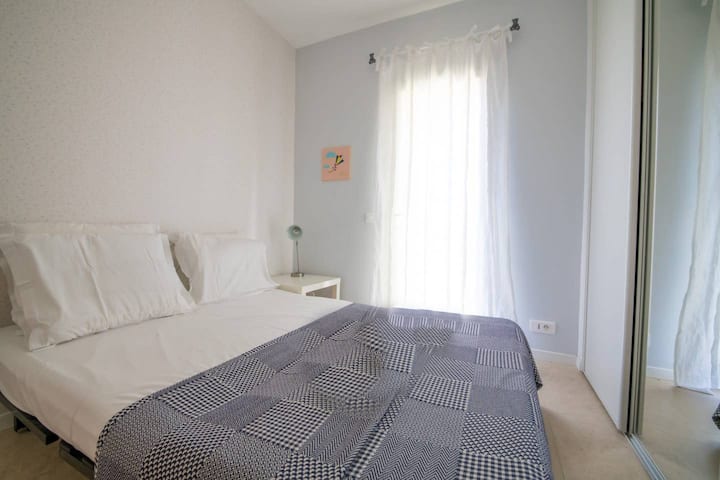 Кауч на спуштање во стилот на BZ.