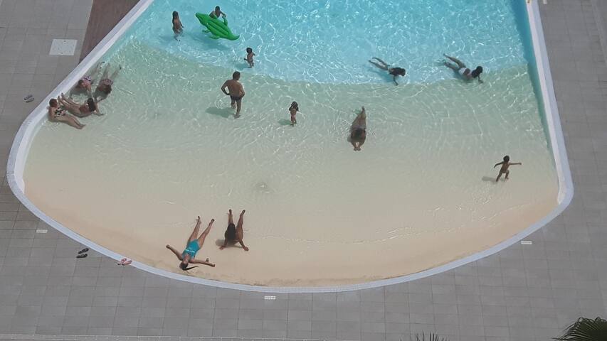 Pool&Seaviews Design APt. • 5'toYUMBO! 4.9*Rating!