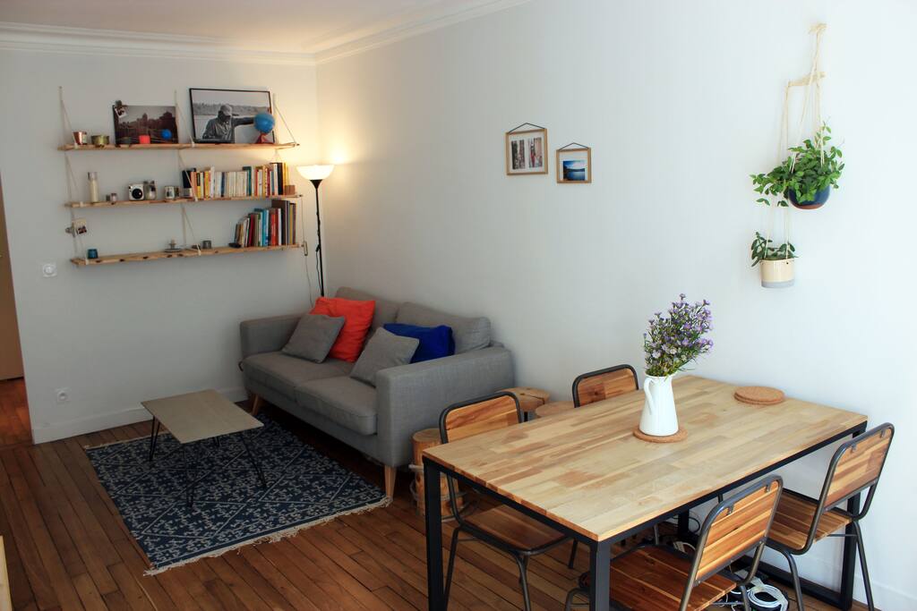 Cosy living room with dining table