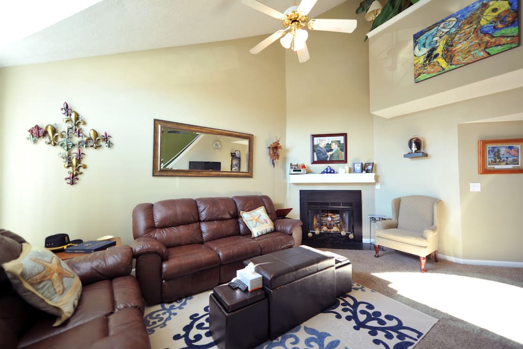 Dual-Reclining love seat be dual-recliners in the sofa. Fireplace. 55" flatscreen with Netflix, FireStick, included