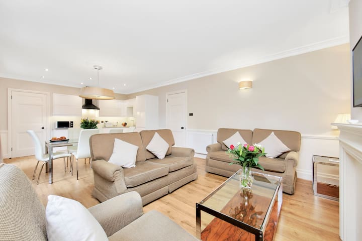 Luxury Garden Suite by Mansley