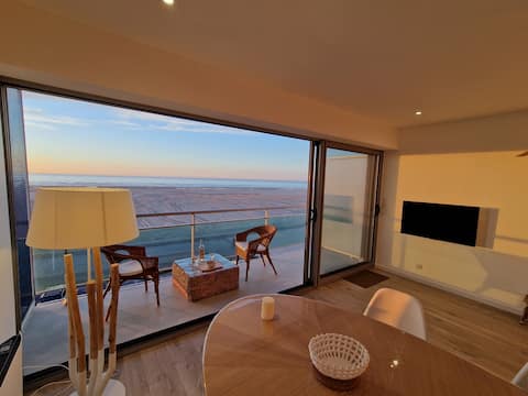 Cozy sea view apartment with balcony and garage