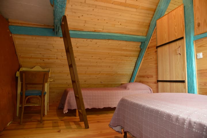 Dyshemeja e dhomës së gjumit