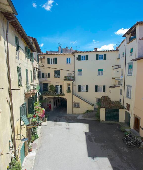 La piccola piazza ''Corte Gallo''