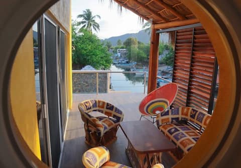 Top Airbnb: WATERFRONT PENTHOUSE 73M2 INFINITY POOL SALT WATER in Barra De Navidad