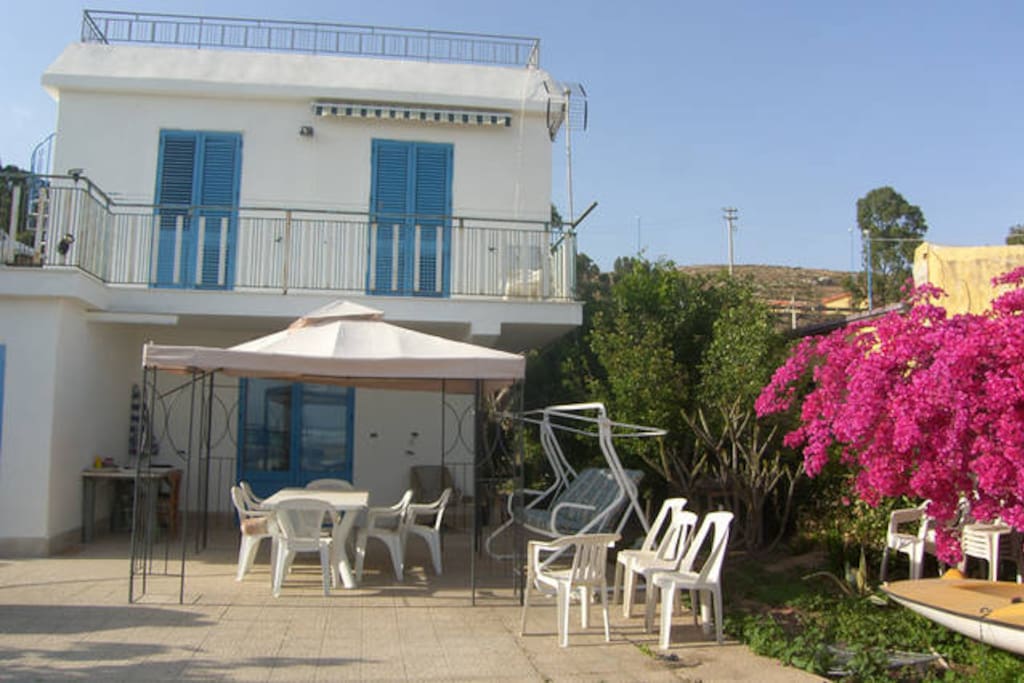 VILLA GIO' veduta dalla spiaggia