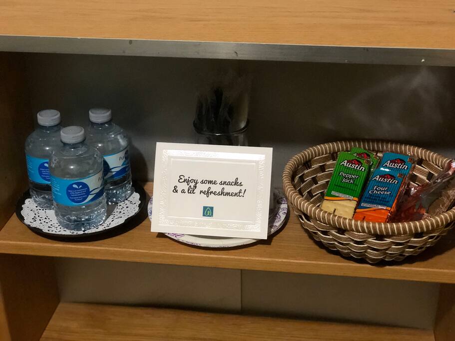 A lil' snacks and refreshment!