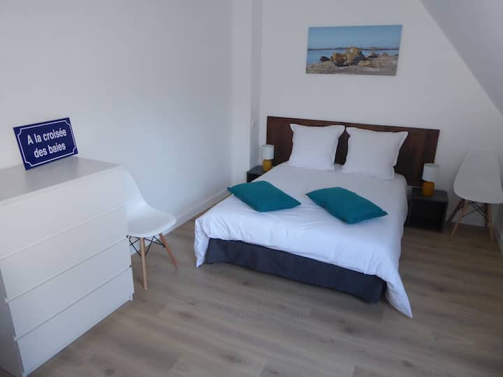 Chambre 2 Etage  A la croisée des baies