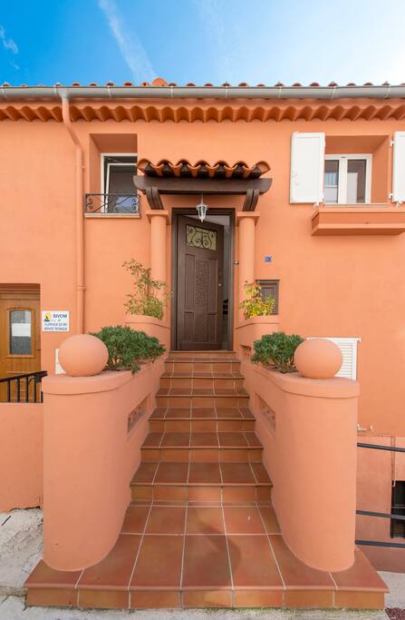 Entrance of the house Clos Fleuri