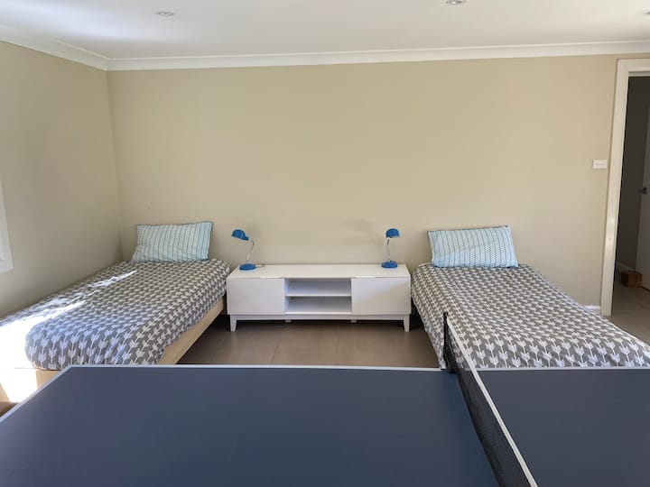 Dhomë gjumi 4/dhomë Rumpus, 2 krevate tek 