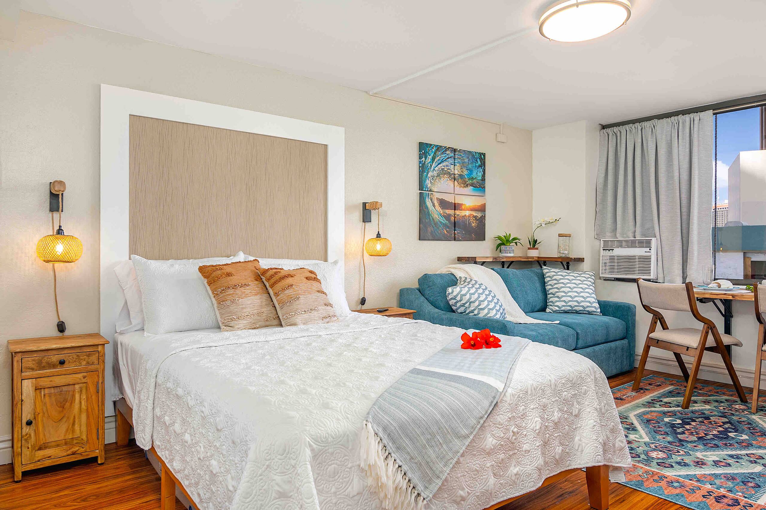 Condo in Honolulu · ★4.72 · Studio · 2 beds · 1 private bath - Image 2