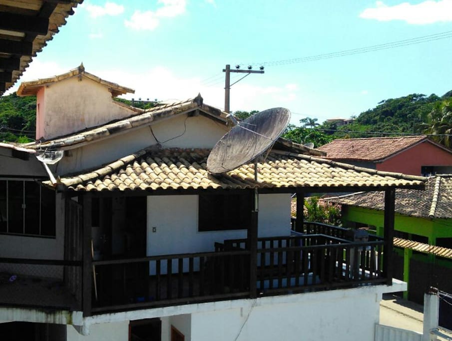 Visão da lateral da casa