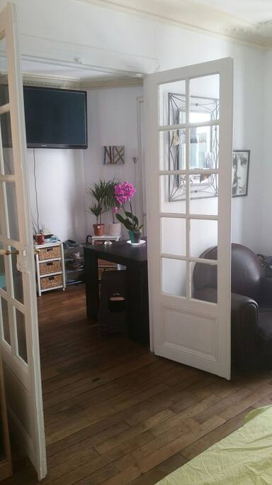 Dans la chambre
