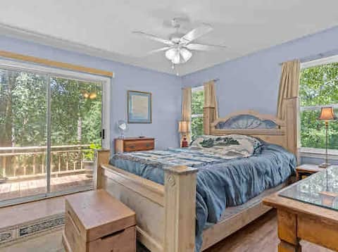 Claire’s Cottage with privacy gate