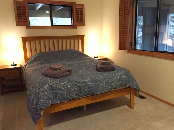 Queen bedroom #2.  The "Hawaii" room.