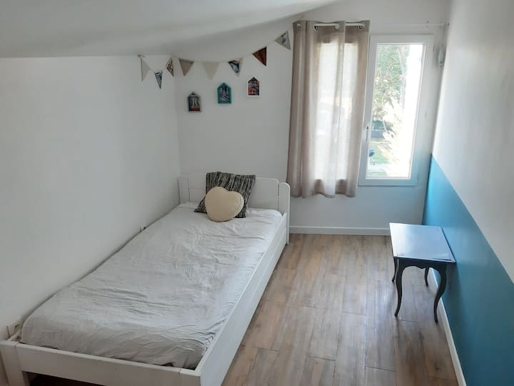2eme chambre : 1 lit simple.