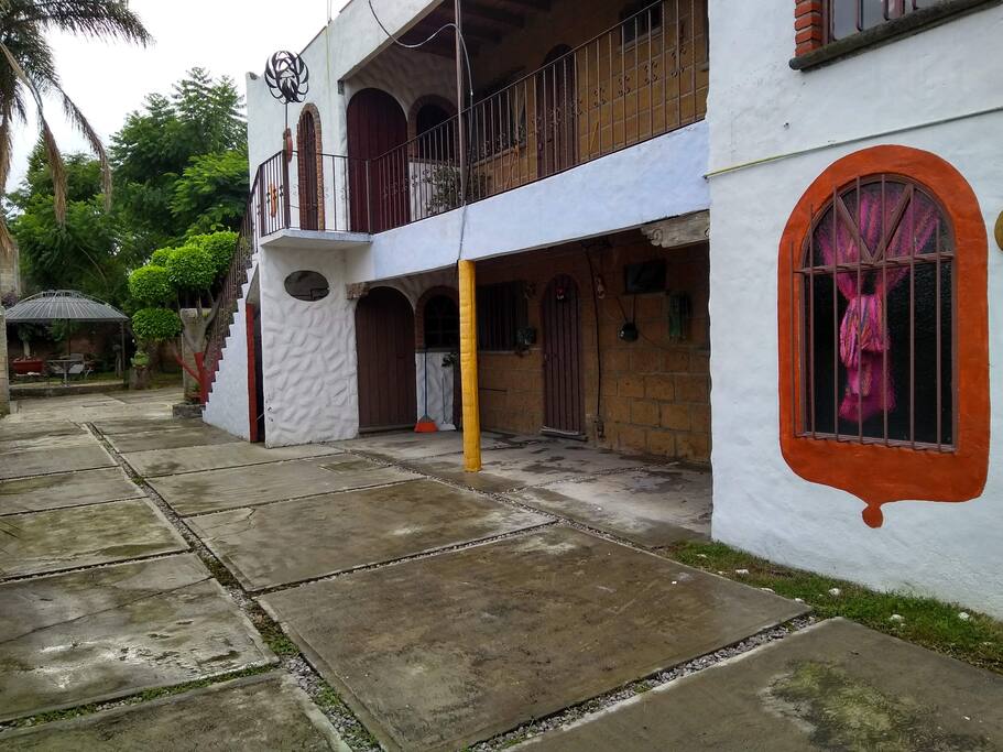 Amplísimo estacionamiento gratuito.