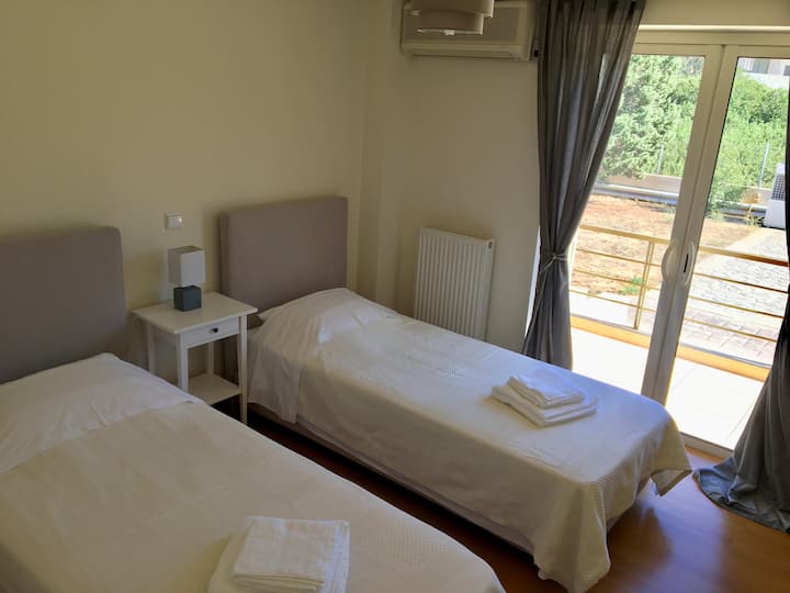 Prízemie - dvojlôžková alebo dvojposteľová spálňa