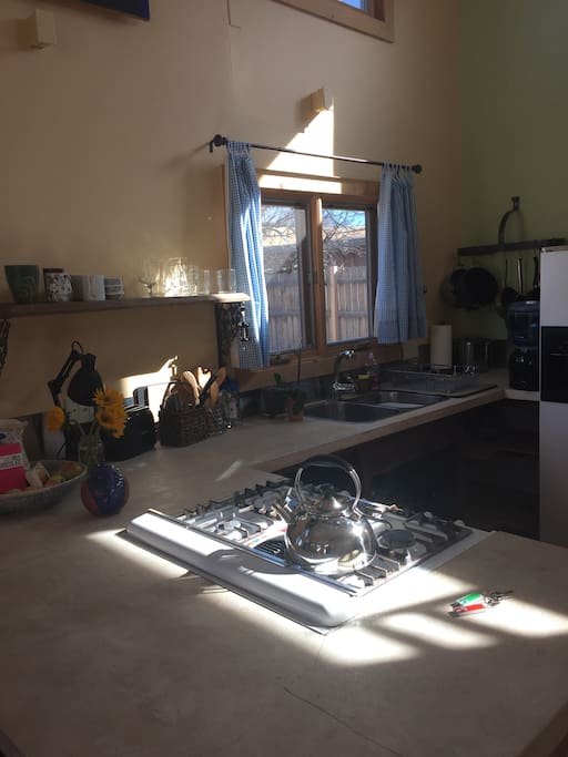 I love the way the light is hitting the kettle.