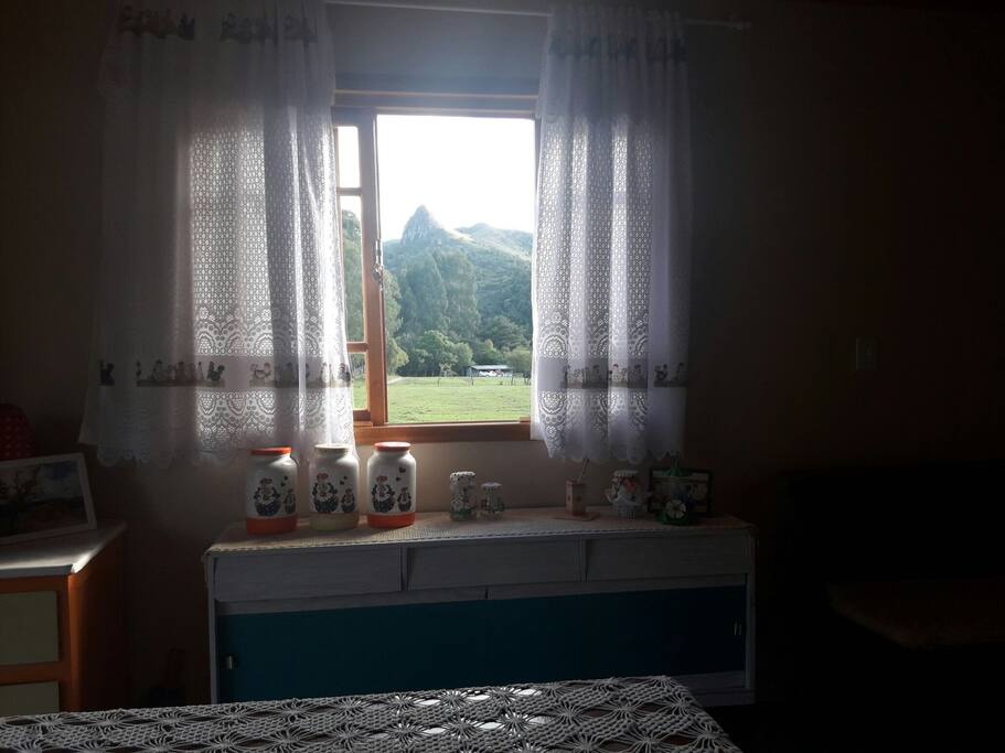 Vista maravilhosa da janela da cozinha.
