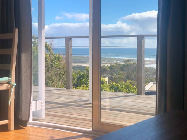 Ocean View Beach Cottage in Scarborough gallery image 4