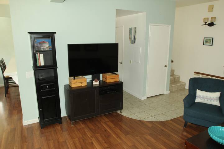 Spacious, View, BBQ, Walk to Beach, Restaurants gallery image 4