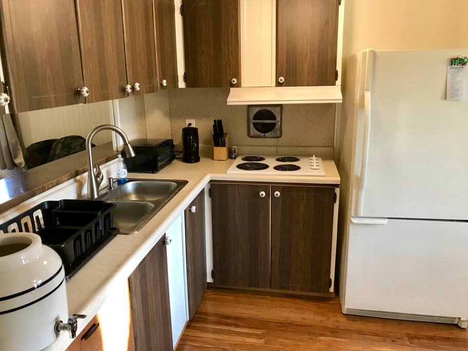 Well stocked kitchen. Fresh spring water.