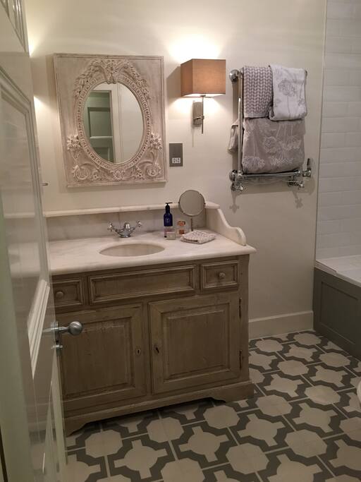 Bedroom One ensuite bathroom