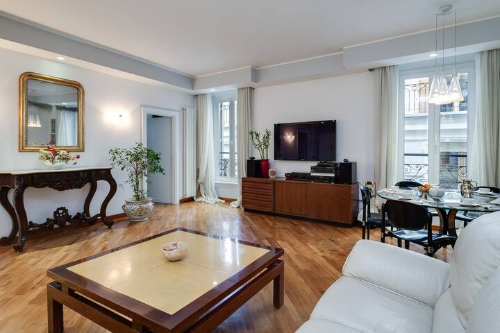 TREVI FOUNTAIN 3 BEDROOM PRESTIGIOUS HOME. gallery image 2