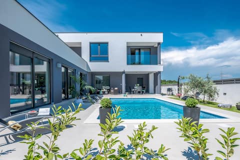 Wellness&Spa Villa Nicole in Pula with Steam room!