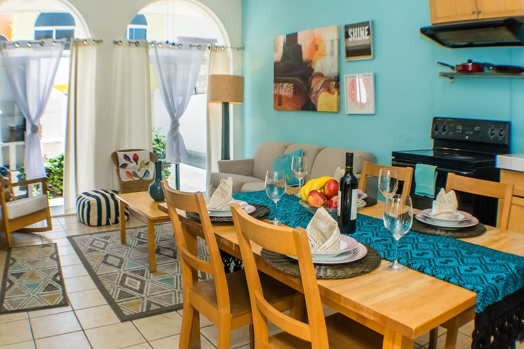 New ground level 2 Br/2Br Condo with private secure Parking, big kitchen fully equipped, washer & dryer. 4 blocks from Malecón.