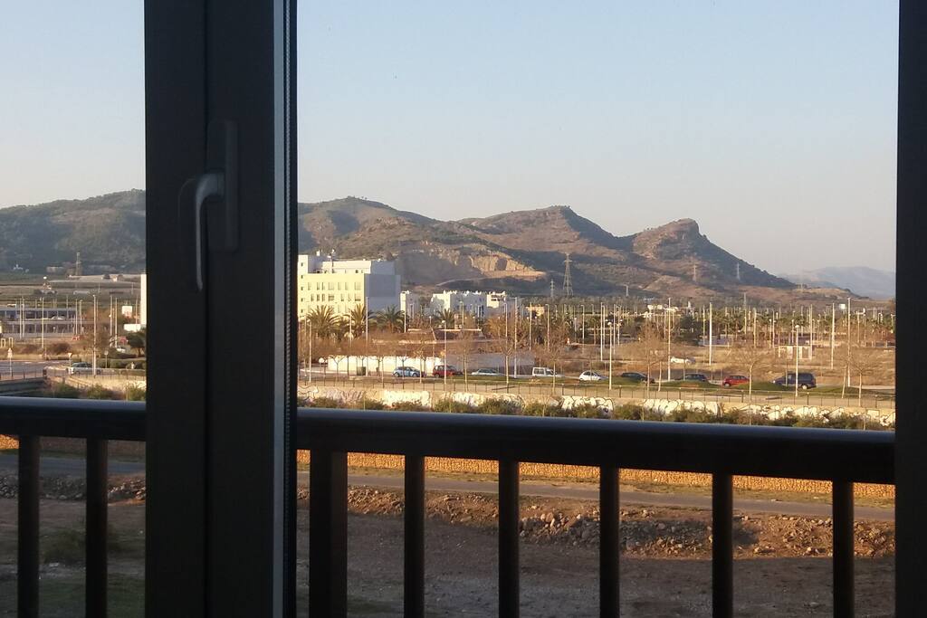 Bellas vistas al rio Palancia y a las montañas.