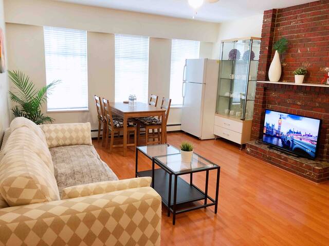 Clean Family Home Central Near Downtown & Airport gallery image 2