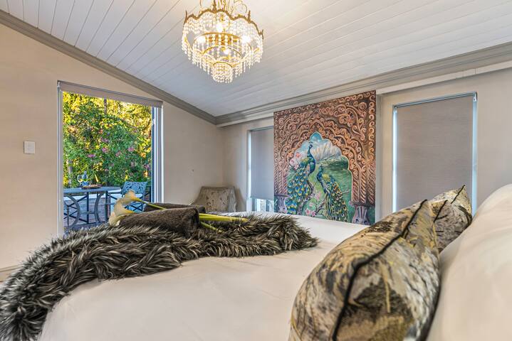 Romantic Honeymoon Suite in the Cape Winelands gallery image 2