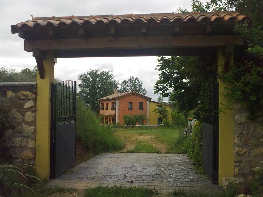 Acceso a la finca.
