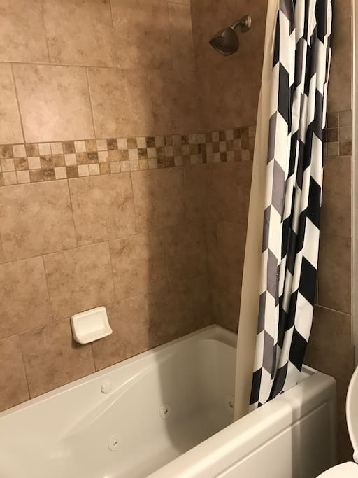 Full bathroom (Jet tub and shower)