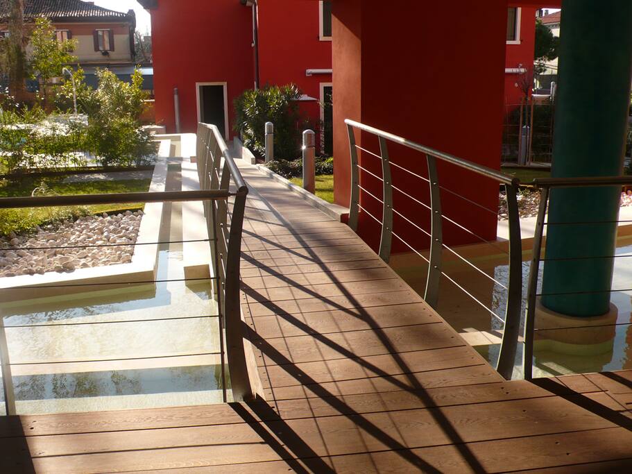 Percorso pedonale Condominiale con giochi d'acqua