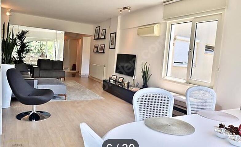 Modern penthouse with view and in best trendy area gallery image 4