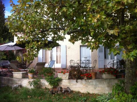 Provencal house 10 people 30 minutes from Cassis